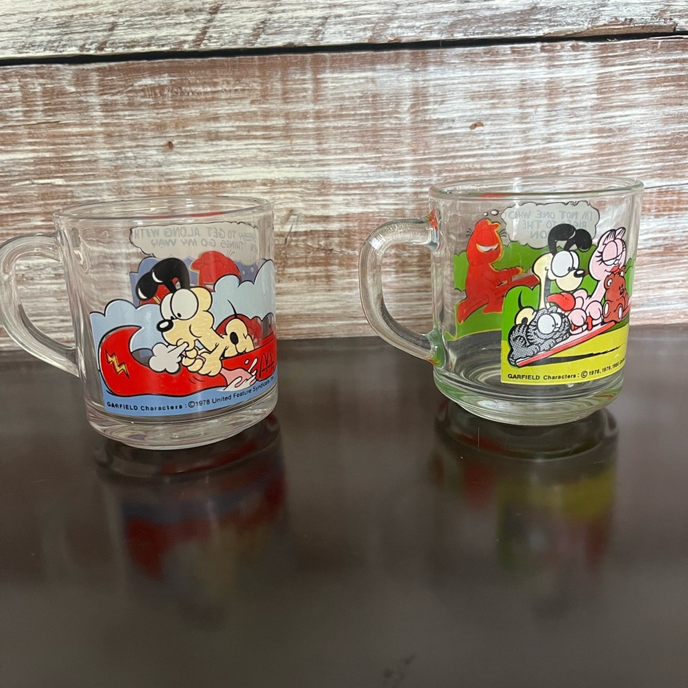 Vintage McDonald’s Garfield & Odie Glass Mug Set (1978–1980)